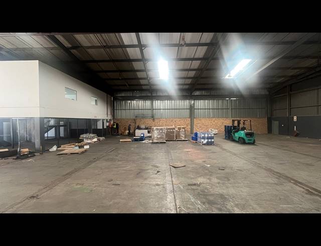 1,008M² WAREHOUSE TO LET IN ISANDO